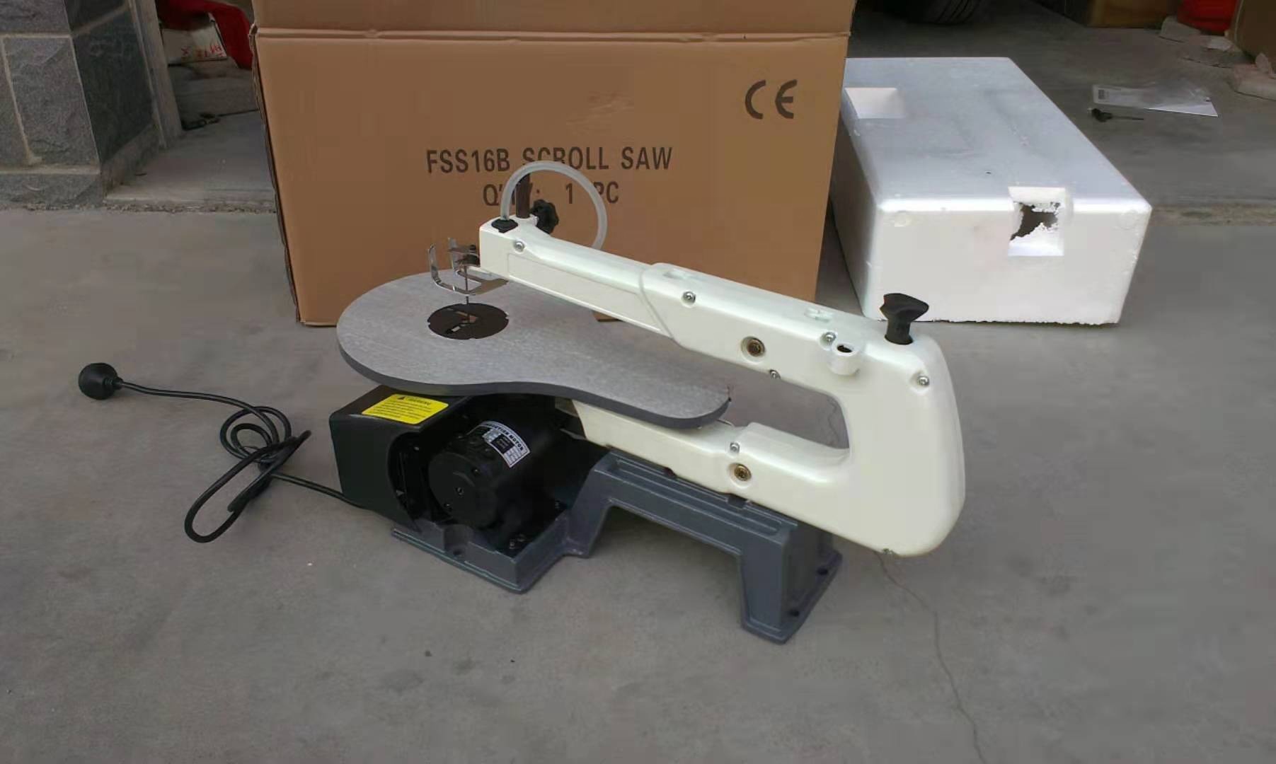 Wood Cutting Industrial Deskto - Woodworking Saw recension och pris